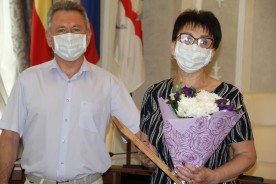 Председатель Волгодонской городской Думы – глава города поздравила работников торговли