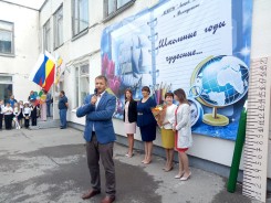 Председатель Волгодонской городской Думы – глава города и депутаты посетили Последние звонки в школах