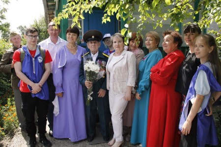 Ветерана Неополькина поздравили с 80-летием Прохоровского сражения