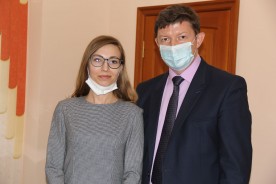 Председатель Волгодонской городской Думы – глава города вручил партбилеты «Единой России»