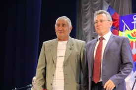 Людмила Ткаченко вручила знак “Почетный гражданин» Николаю Речкину
