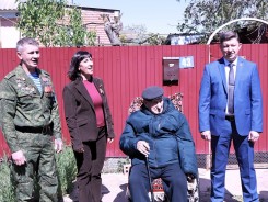 На домах волгодонских фронтовиков разместили именные таблички