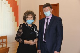 Председатель Волгодонской городской Думы – глава города вручил партбилеты «Единой России»