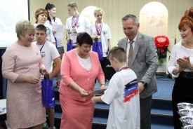 Людмила Ткаченко поздравила финалистов IV Международного турнира по плаванию на приз Ростовской АЭС