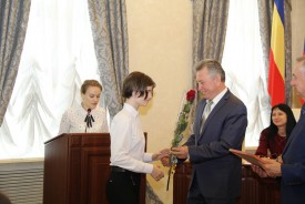 Пятнадцать одаренных детей будут получать именные стипендии