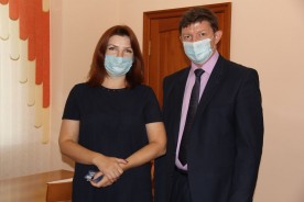 Председатель Волгодонской городской Думы – глава города вручил партбилеты «Единой России»