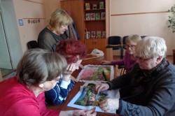 Заседание кружка народного творчества «Волшебная ленточка».