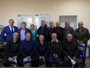 Депутат 19-го округа Алексей Плотников вручил ликвидатором юбилейные медали