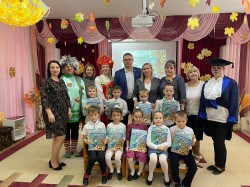  19 округ. Воспитанники волгодонского детского садика «Одуванчик» в честь Дня народного единства выбрали руководителя Тридевятого царства. 