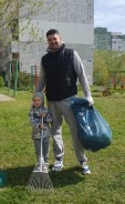 Депутаты вместе с жителями провели субботники в избирательных округах