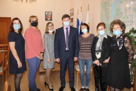 Председатель Волгодонской городской Думы – глава города вручил партбилеты «Единой России»