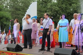 Волгодонские депутаты вместе с жителями отметили День России в парке «Победы»