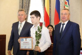 Пятнадцать одаренных детей будут получать именные стипендии