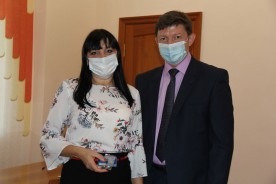 Председатель Волгодонской городской Думы – глава города вручил партбилеты «Единой России»
