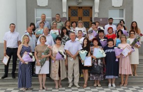 Председатель Волгодонской городской Думы – глава города поздравила работников торговли