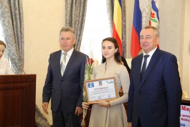 Пятнадцать одаренных детей будут получать именные стипендии