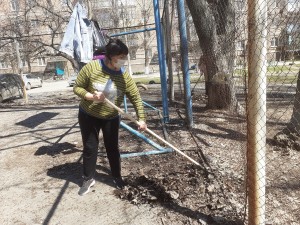 В округе № 4 депутат вместе с жителями провели весенний субботник 