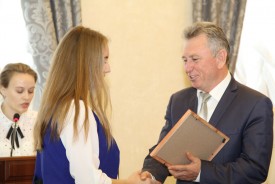 Пятнадцать одаренных детей будут получать именные стипендии
