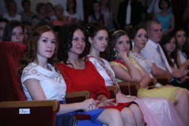 «И вот, друзья веселые, простились мы со школою…»
