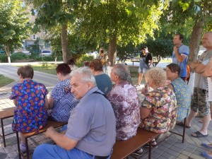 Депутат округа № 4 Думы Волгодонска Георгий Ковалевский провел встречу с жителями двора «Комфортная среда»