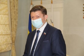 Сергей Ладанов поздравил семью первого рожденного ребенка в Волгодонске в 2022 году