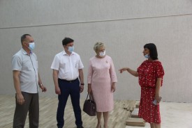 Депутаты посмотрели ход выполнения работ в ДК «Октябрь»