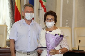 Председатель Волгодонской городской Думы – глава города поздравила работников торговли