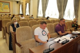 Комиссия по социальному развитию рассмотрела подготовку школ к новому учебному году