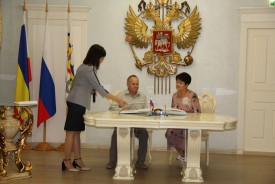 Сергей Ладанов поздравил юбиляров супружеской жизни