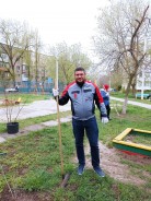 Депутаты вместе с жителями провели субботники в избирательных округах