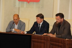 О парковках, капитальном ремонте школьных стадионов и физической подготовке учеников говорили на социальной комиссии