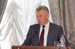 Глава Администрации Виктор Мельников представил перед депутатами отчет работы за прошлый год