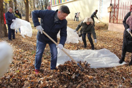 Председатель Волгодонской городской Думы и сотрудники аппарата приняли участие в городском субботнике