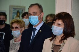 В Волгодонске состоялась презентация выставки Никаса Сафронова «Ожившие полотна».