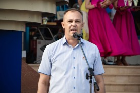 Игорь Батлуков поздравил выпускников на общегородском выпускном