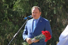 В Волгодонске открыли памятник детям войны