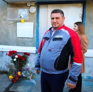 Округ 5 Открытие памятного знака в честь Алексея Бурдюгова