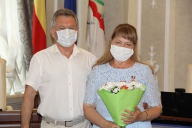 Людмила Ткаченко вручила медали в честь 70-летия Волгодонска