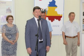 Сергей Ладанов посетил открытие выставки, посвященной 85-летию Ростовской области