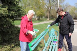 Субботники в округах: как депутаты вместе с жителями благоустраивают общественные пространства