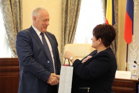 Майская Дума: юбилей депутатов, поздравление предпринимателей и рассмотрение отчета о работе прокуратуры