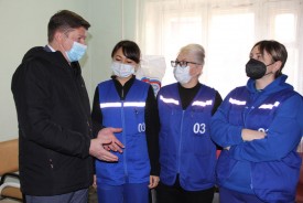 Всегда на передовой: депутаты-единороссы поблагодарили коллектив «скорой помощи» Волгодонска