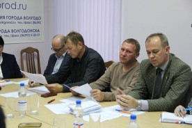 Депутатская комиссия по ЖКХ: отопительный сезон, мусор на кладбищах и благоустройство придомовых территорий