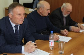 Совет старейшин обеспокоен медицинским обслуживанием и вопросом безопасной эксплуатации газового оборудования