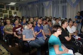 В школе-интернате «Восхождение» вместе с почётными гостями открыли турнир по плаванию