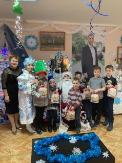Дед Мороз и снегурочка поздравили юных жителей округа №14