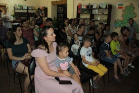 Игорь Батлуков поздравил финалистов фотоконкурса «Мама, папа, Я – читающая семья!»