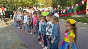В 16 округе дружно всем округом поздравили первоклассников