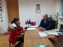 Депутаты-единороссы провели личные приёмы граждан в округах