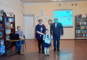 Депутат округа № 4 Георгий Ковалевский наградил юных победителей фотоконкурса «Я+Книга»